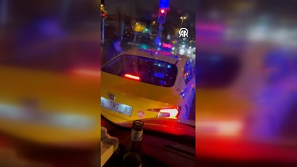 İstanbul'da ambulansa yol vermeyen taksi kamerada