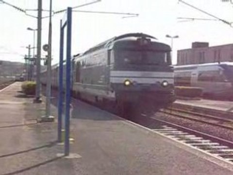 um de bb 67591 et bb 67620 multiservice avec 9 voitures