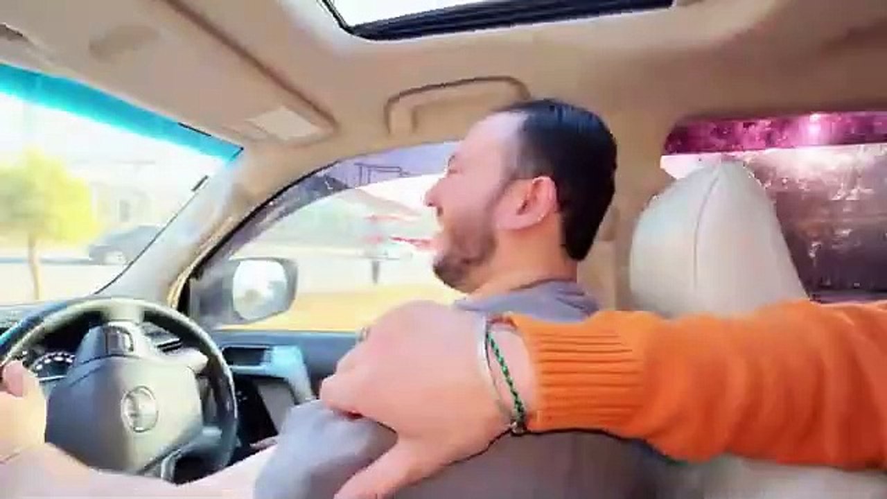 لقد توقفنا عن نشر الفيديوهات لبعض الوقت بسبب السفر المفاجئ إلى إسلام آباد😪