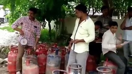 এরা তো চোরের নামই ডুবিয়ে ফেলেছে😝😂এমন আঁতেল চোর সারাজীবনেও দেখিনি।Stupid Thieves caught on camera