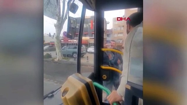 Taksici ve İETT şoförü trafiği birbirine kattı! 'Ben polisim seni alırım'