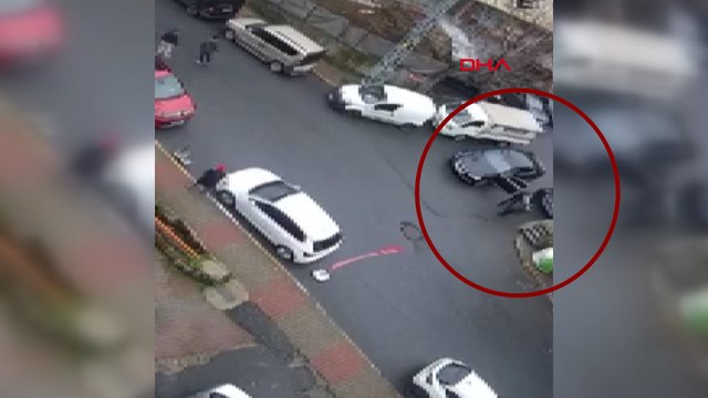 Eyüpsultan'da yaşlı adama sokak ortasında yumruk attı