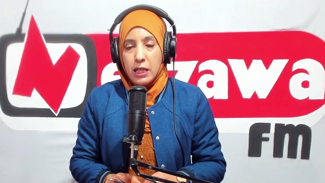 المعطلين عن العمل يحتجون امام المندوبية الجهوية للتربية بقبلي علي ثامر احد المعطلين عن العمل المشاركين في الوقفة