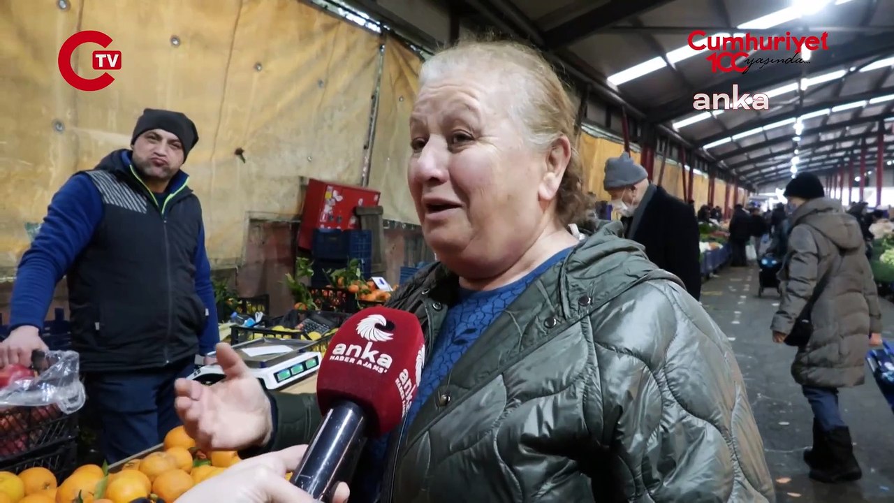 Küçükbakkalköy pazarında yurttaşlar Şimşek'in sözlerine tepki gösterdi: "Bitti, ülke bitti. Bıraksınlar artık, insanların dayanacağı kalmadı"