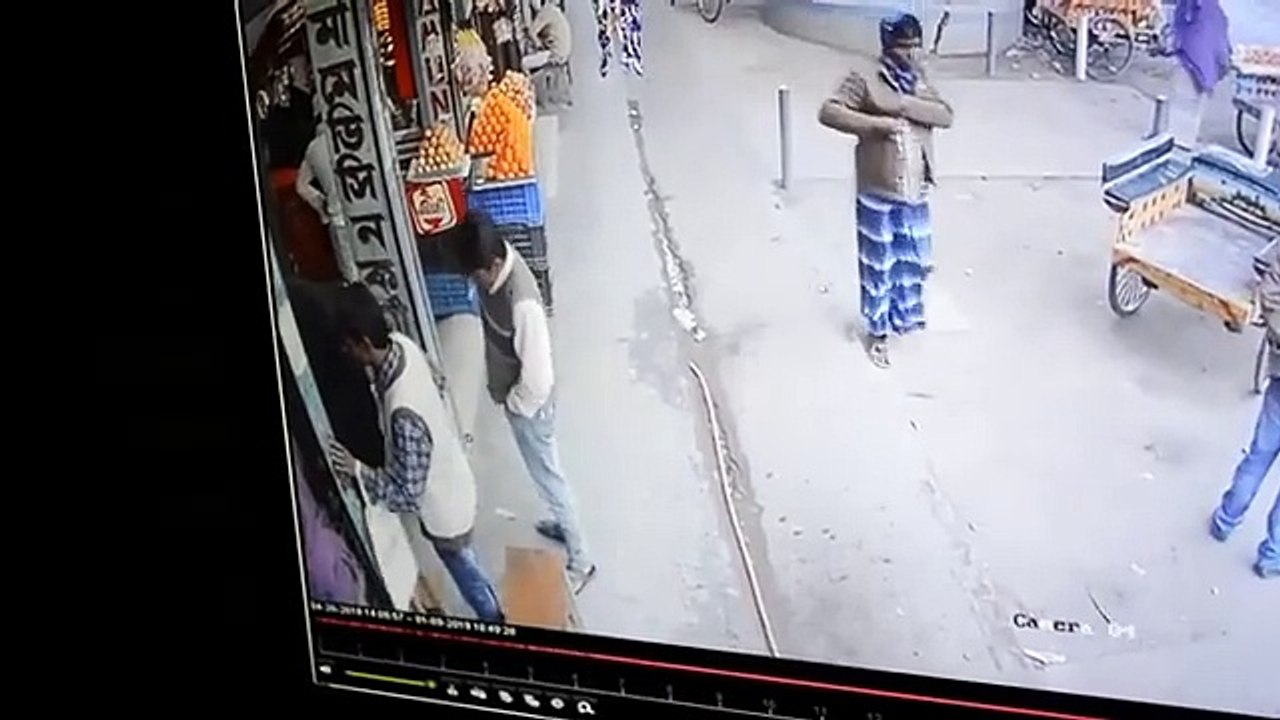 পকেটমার কিভাবে টাকা চুরি করে,many chor atm,frauds video,cctv camera chori,এটিএম থেকে টাকা চুরি