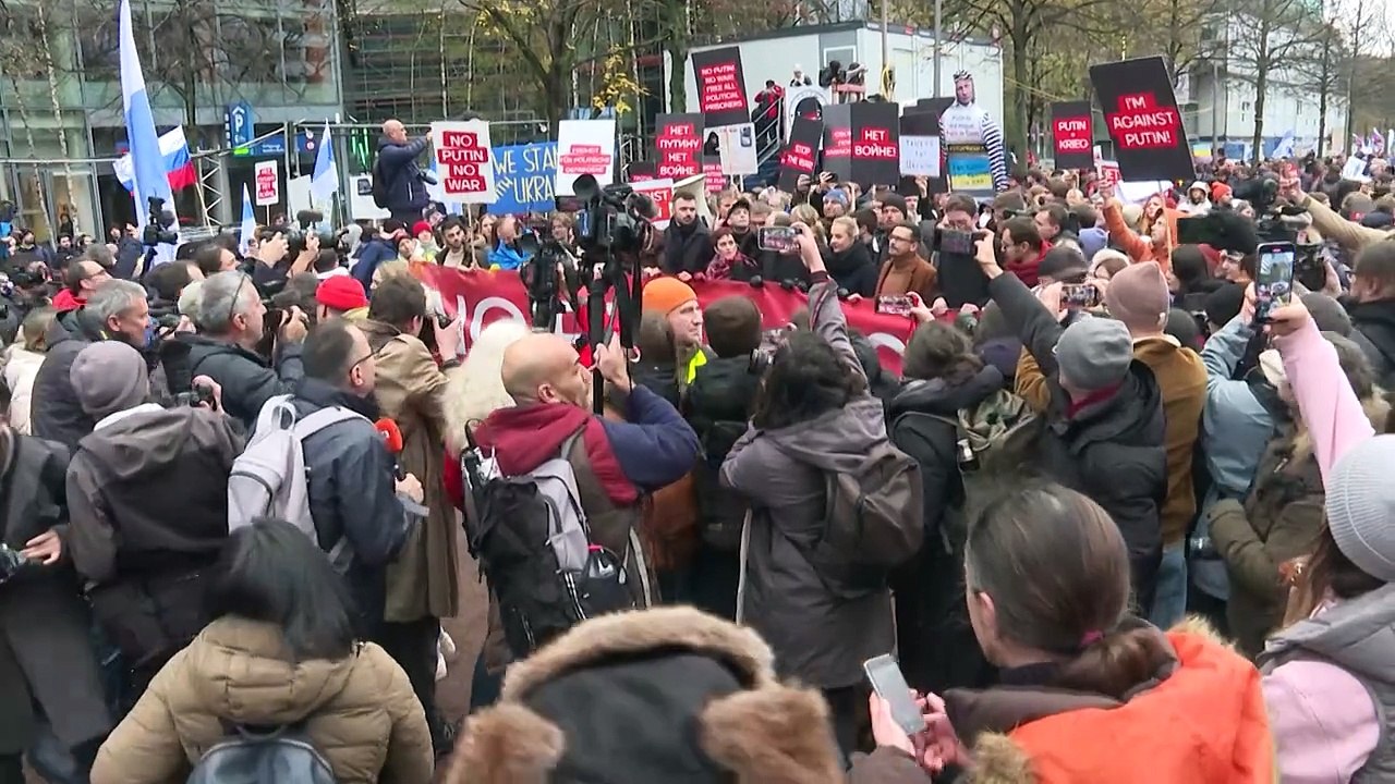 Russische Opposition demonstriert in Berlin gegen Putin