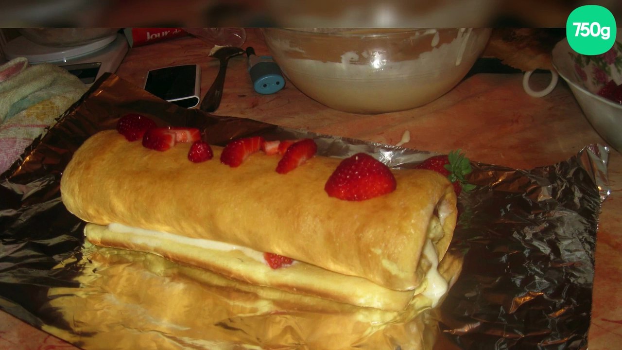Roulé au mascarpone et aux fraises