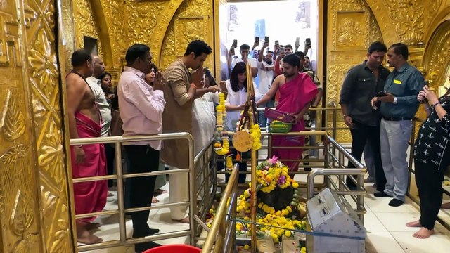 Vicky Kaushal Performs Pooja At The Babulnath Temple In Mumbai | Chhaava | Har Har Mahadev