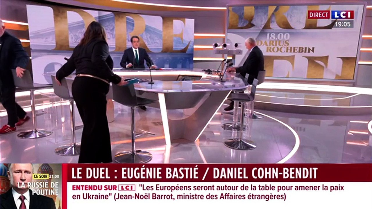 Pourquoi Luc Ferry sera absent "momentanément" de "18h, Darius Rochebin" sur LCI