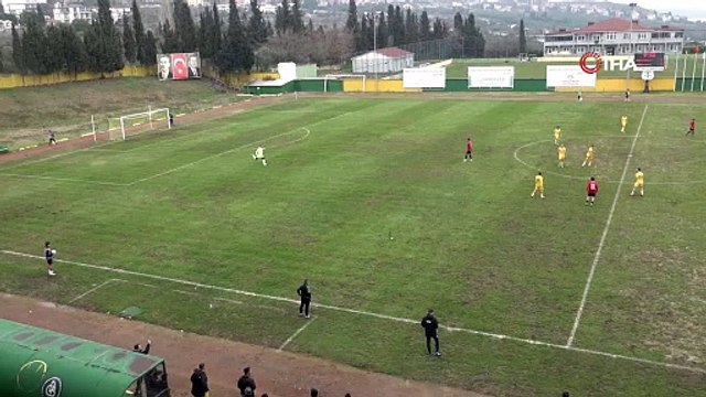 Yeşil sahada ''yok artık'' dedirten kural hatası: Hakem kırmızı kart göstermeyi unuttu