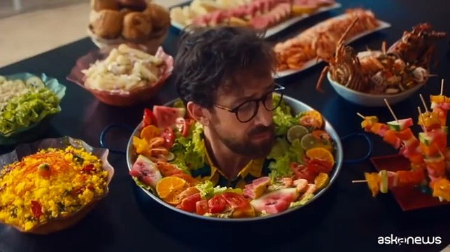 Luoghi comuni, no grazie. Nuovo spot sui villaggi per Alpitour World