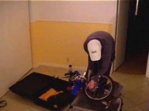 Packing a Bike Friday folding bicycle - Timelapse video