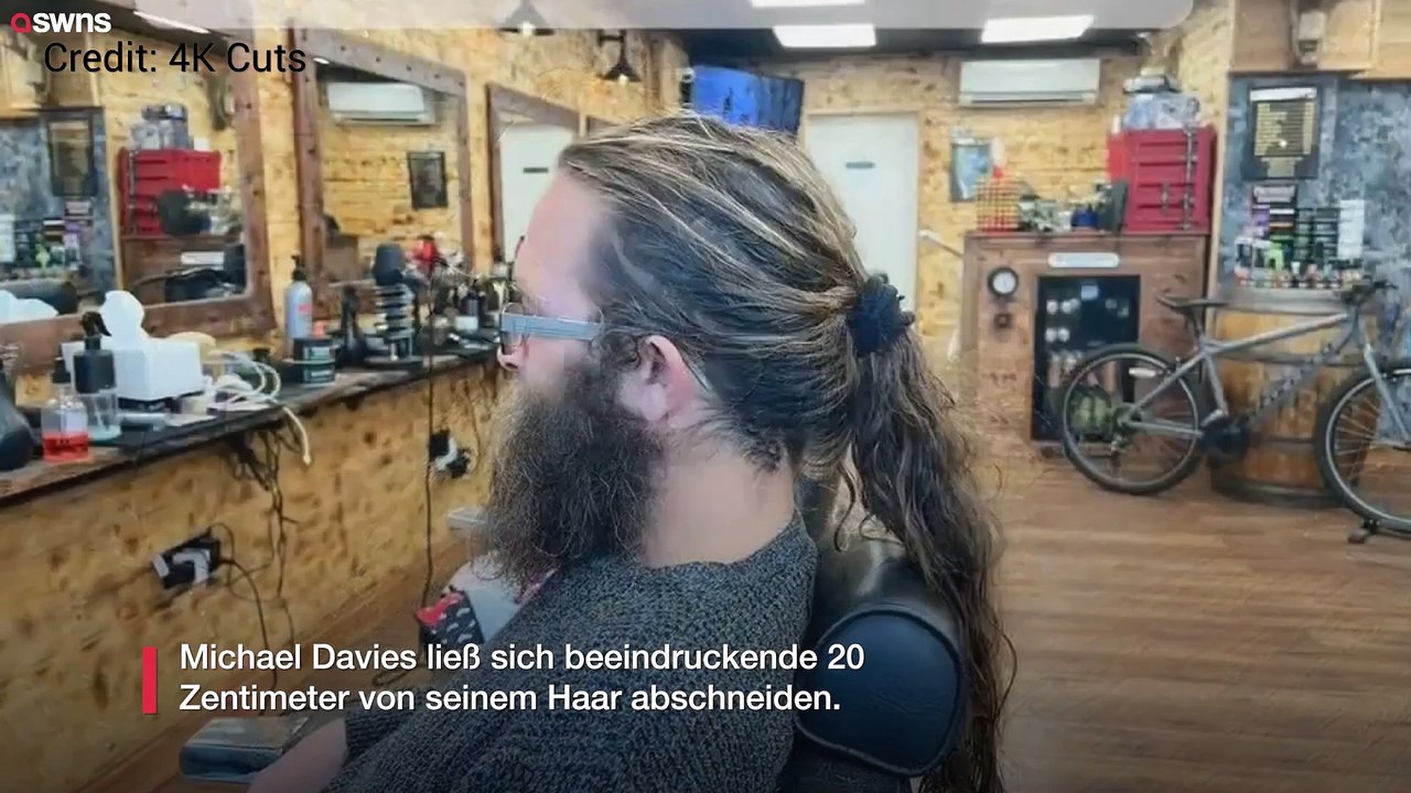 'Erstaunliche' Vorher-Nachher-Bilder eines Mannes, der sich zum ersten Mal seit acht JAHREN die Haare schneiden lässt