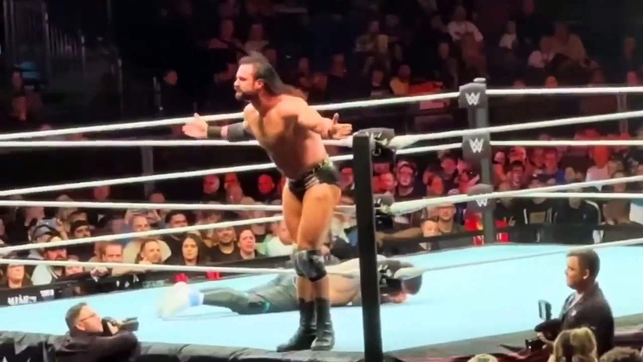 ROMAN REIGNS VS DREW MCINTYRE AT WWE LIVE EVENT
