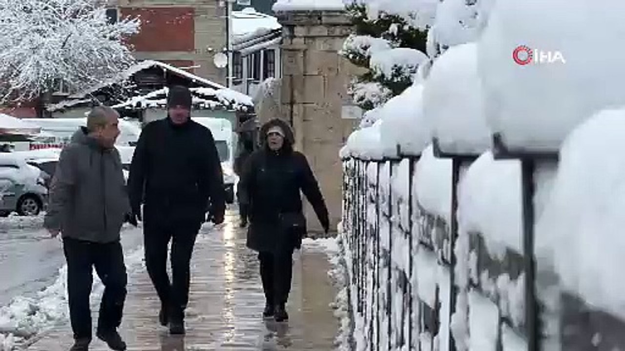 Beyaz örtü kendi sessizliğe bürüdü