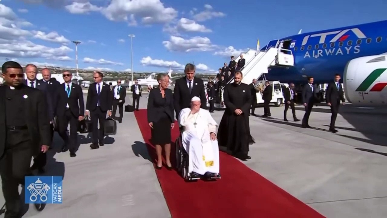 El Papa presenta un cuadro clínico complejo y continuará hospitalizado debido a su bronquitis