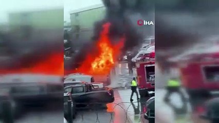 Yalova'da Otoparktaki Servis Minibüsü Alevlere Teslim Oldu