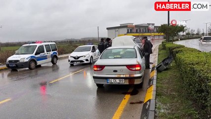 Yağmurda Kontrolden Çıkan Otomobil Refüje Çarptı, Yangın Çıktı