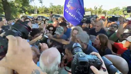 "Toto" Caputo y Karina Milei protagonizaron la jornada de afiliación a La Libertad Avanza en Palermo