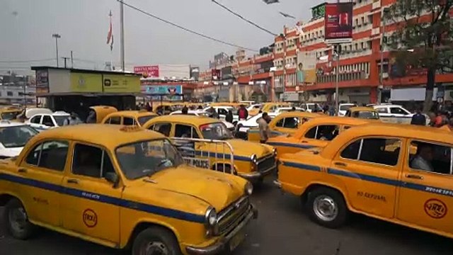 شوارع كالكوتا الهندية تفتقد قريبا سيارات الأجرة الصفراء التراثية
