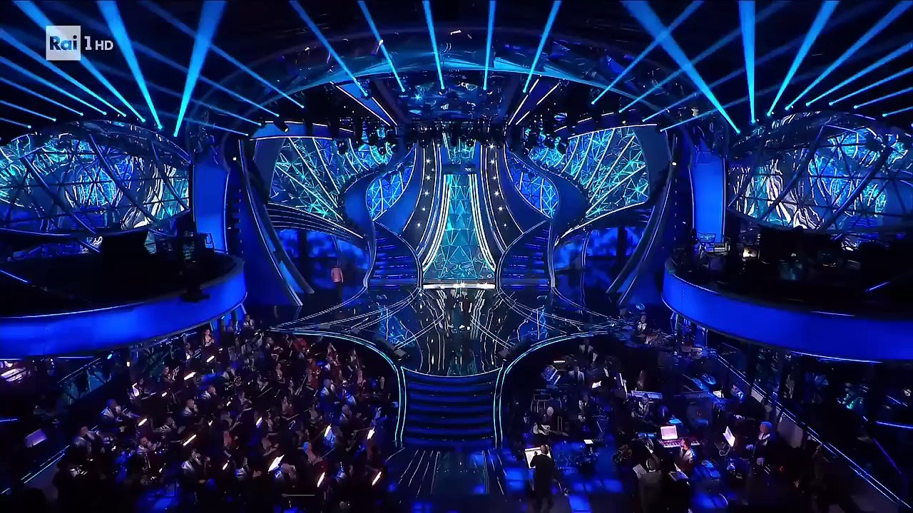Sanremo 2024 - Alfa con Roberto Vecchioni canta "Sogna ragazzo sogna"