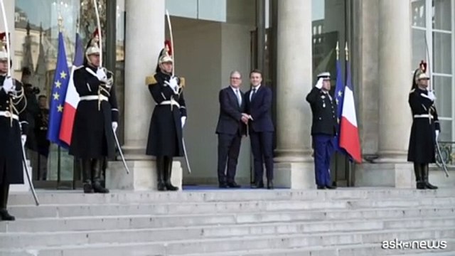 L'arrivo dei leader europei all'Eliseo per il vertice sull'Ucraina