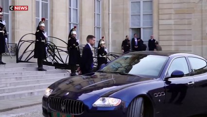 Giorgia Meloni arrive à l’Élysée en Maserati