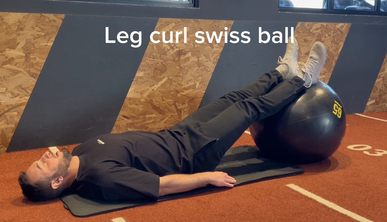 Renforcement musculaire : comment faire un leg curl (avec un Swiss Ball)?