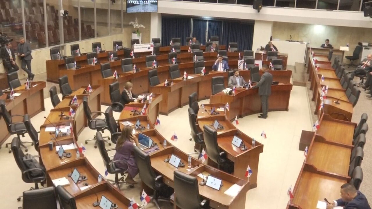 Pleno con baja asistencia de diputados, a esperas de reanudar sesión permanente por reformas a la CSS