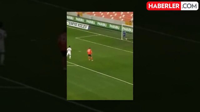 Herkes sebebini konuşuyor: Adanaspor'un metrelerce uzaktan attığı bul gol iptal edildi