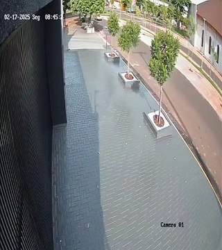 Homem tenta fugir, mas é perseguido e morto a tiros em altar de igreja no Paraná