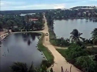 Buggy capota ao tentar subir duna em Canoa Quebrada