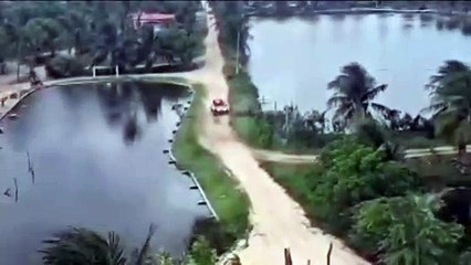 VÍDEO: Motorista perde controle de buggy e capota ao subir duna