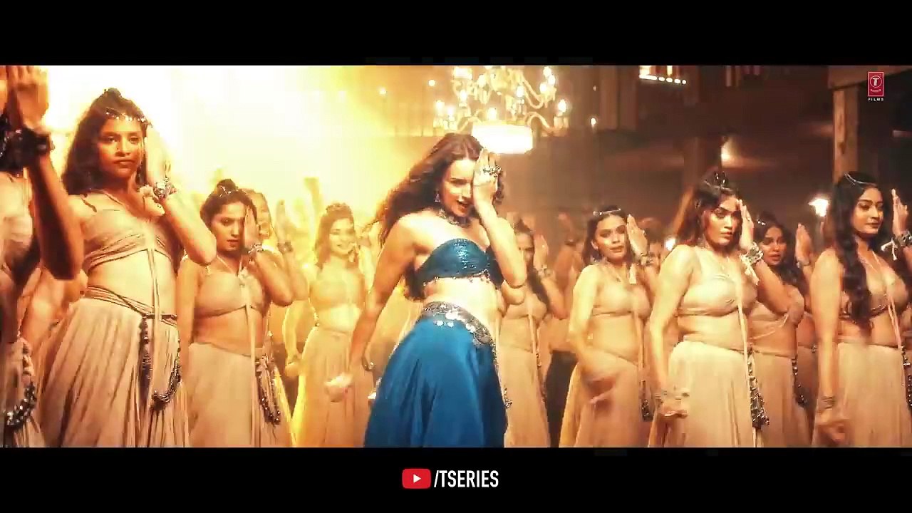 Mere_Mehboob___Vicky_Vidya_Ka_Woh_Wala_Video___Rajkummar___Triptii_Dimri__Sachin-Jigar,Shilpa,Sachet(720p)