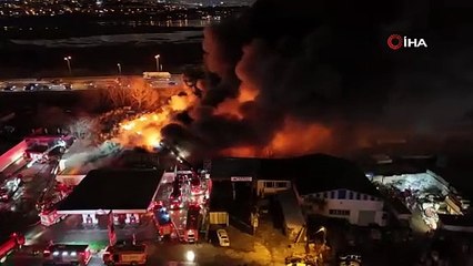 İstanbul'da büyük yangın: Onlarca itfaiye aracıyla müdahale edildi