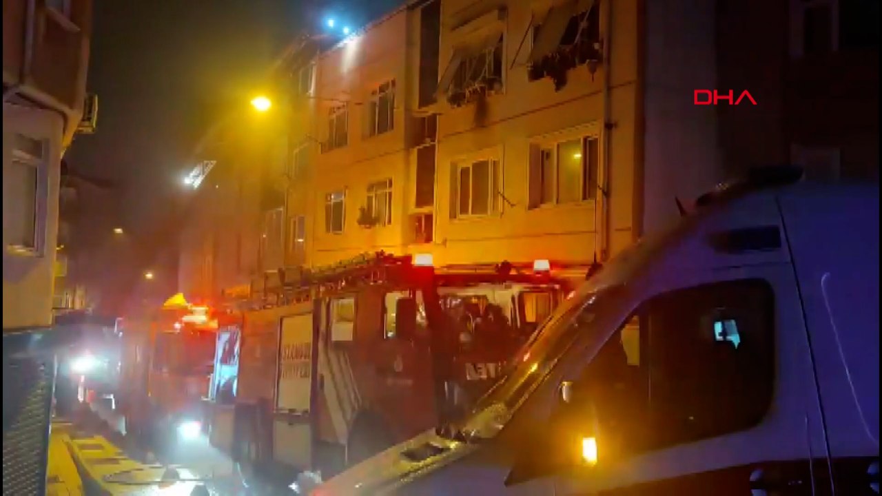 Üsküdar'da 4 katlı binanın giriş katında yangın çıktı