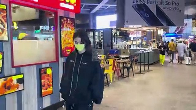 Disha Patani Gets Snapped In Her All Black-Bomber Avatar At The Mumbai Airport | Spotted