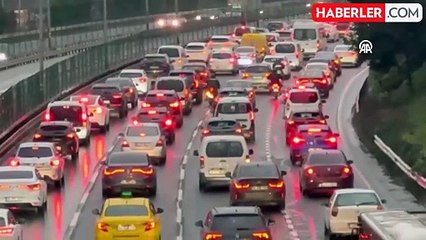 İstanbul'da sabah saatlerinde trafik yoğunluğu yaşanıyor
