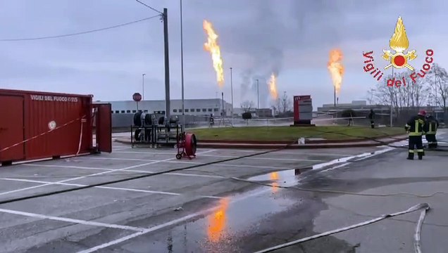 Cisterna contenente gas ribaltata a Rende, Vigili del fuoco in azione tutta la notte per la bonifica