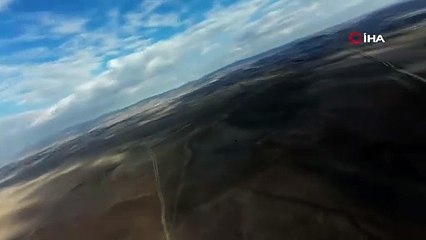 Gökyüzünde beklenmedik karşılaşma! Şahin dronu av sanıp takibe aldı