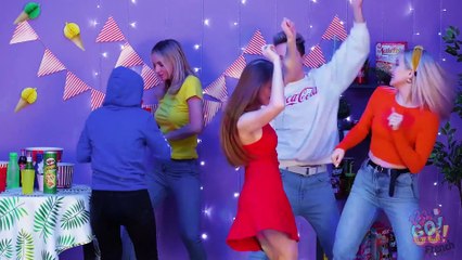 DE NERD À POPULAIRE ! CRÉEZ VOS PROPRES VÊTEMENTS STYLÉS ✨ Astuces de Mode par 123 GO! CHALLENGE