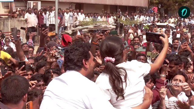 YS Jagan: వేలాది మందిలో YS Jagan కోసం వచ్చిన చిన్నారి | Oneindia Telugu #ysrcp