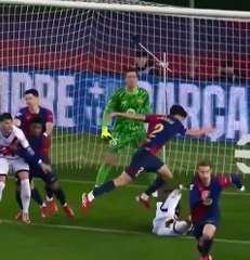 El posible penalti de Pau Cubarsí sobre Ciss, jugador del Rayo Vallecano