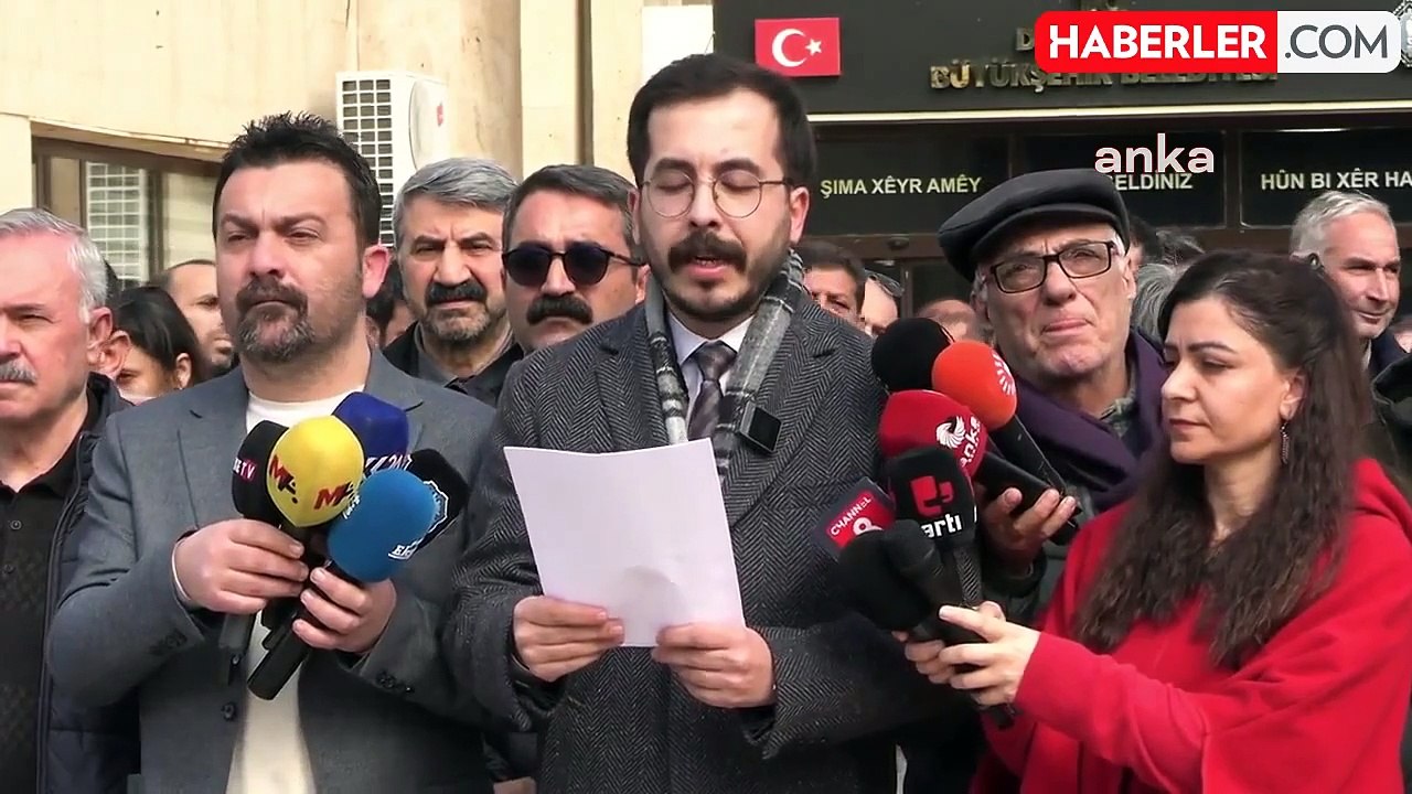 Diyarbakır Kent Konseyi'nden Kayyum Protestosu...İhd Şube Başkanı Ercan: "Kayyum Uygulaması Anayasa'yı Çiğneyen Bir Hal Aldı"