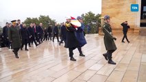 Ukrayna lideri Zelenski, Türkiye'de; kalabalık bir heyetle Anıtkabir'i ziyaret etti
