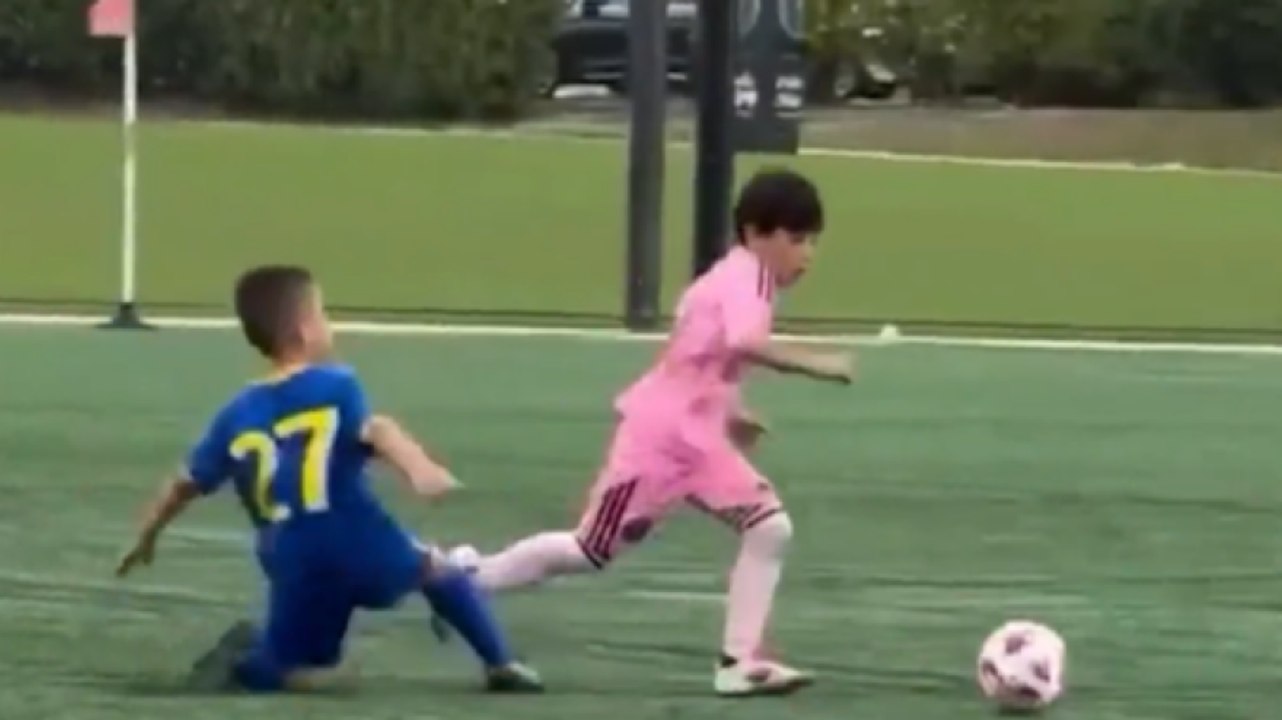 Baby Messi come papà Leo: eurogol e movenze identiche!