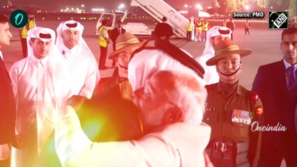 കെട്ടിപ്പിടിച്ച് ഖത്തർ അമീറീനെ ആലിംഗനം ചെയ്ത് പ്രധാനമന്ത്രി |  PM Modi receives Qatar Amir