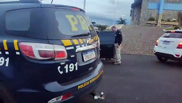 Motorista abandona veículo com toneladas de drogas na BR-277, em Laranjeiras do Sul