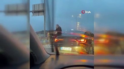 Başakşehirde maganda kadın sürücüye saldırdı!