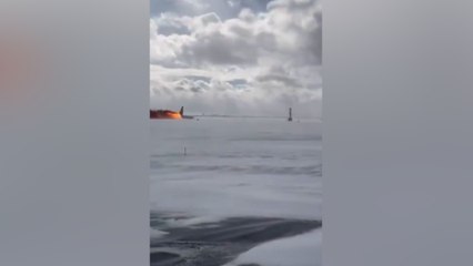 Toronto'da yolcu uçağının düştüğü an kamerada